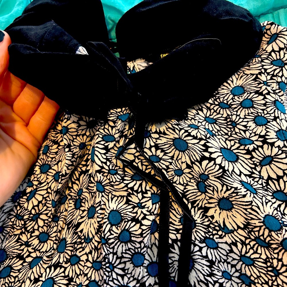 Flower mini dress with velvet collar and bow